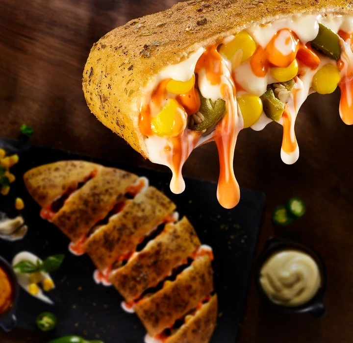 Makhani Corn & Jalapeno Garlic Bread — official Domino's India menu photo