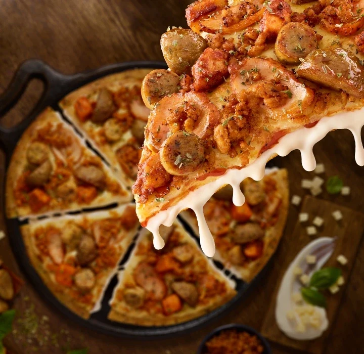 The 5 Chicken Feast Cheese Burst — official Domino's India menu photo